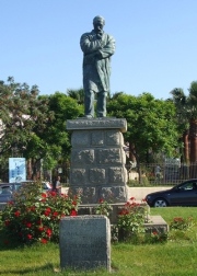 Statua di Carlo Turano in Largo Pignataro