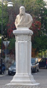 Fig. 1. Monumento ad Armando Lucifero posto in P.zza A. Lucifero