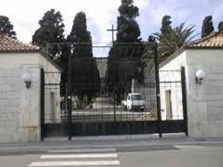 L'ingresso del cimitero cittadino