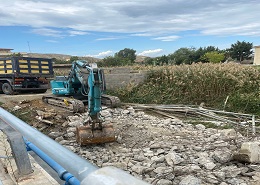 Un momento delle operazione di demolizione