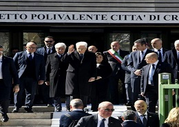 L'omaggio alle vittime della strage del presidente della Repubblica
