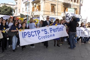 Una immagine della manifestazione di Crotone