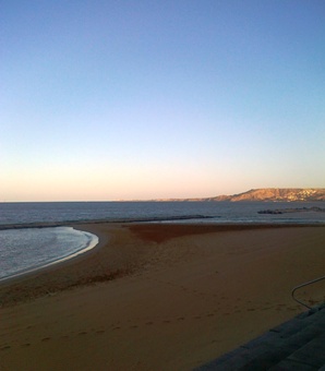 La spiaggia sul lungomare cittadino