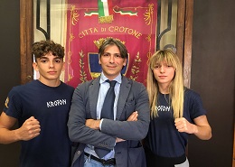 Mattia Benincasi e Ilaria Leto con l'assessore Frisenda