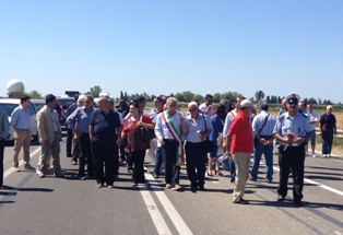 Una manifestazione a difesa dell'aeroporto