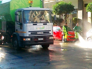 Mezzo in azione in Via Vittorio Veneto