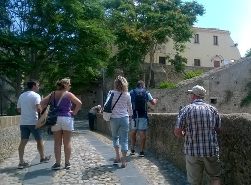 Turisti al Castello Carlo V