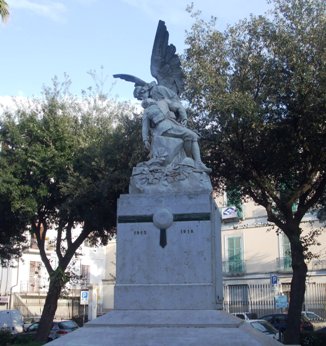Monumento ai caduti in Piazza Umberto I