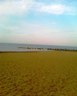 Spiaggia libera fotografata alle ore 20.0