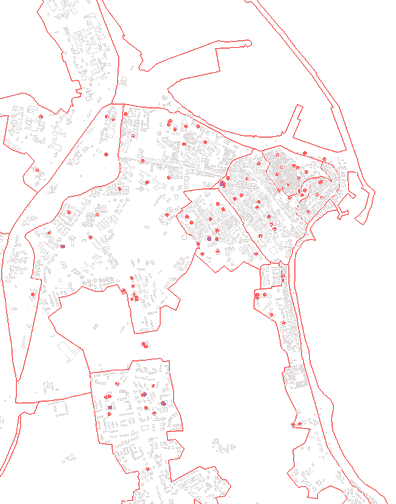 Figura 14. Distribuzione degli edifici strategici e rilevanti. In blu le scuole analizzate individualmente con analisi statica non lineare. 