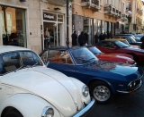 Auto storiche in via Vittorio Veneto