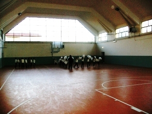 La palestra di una scuola cittadina