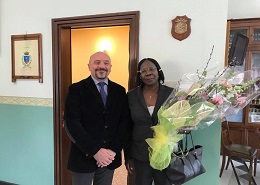 Il sindaco Pugliese e l'ambasciatrice Akello