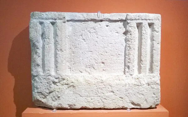 Perimetri dell'antica Kroton con l'originaria linea di costa